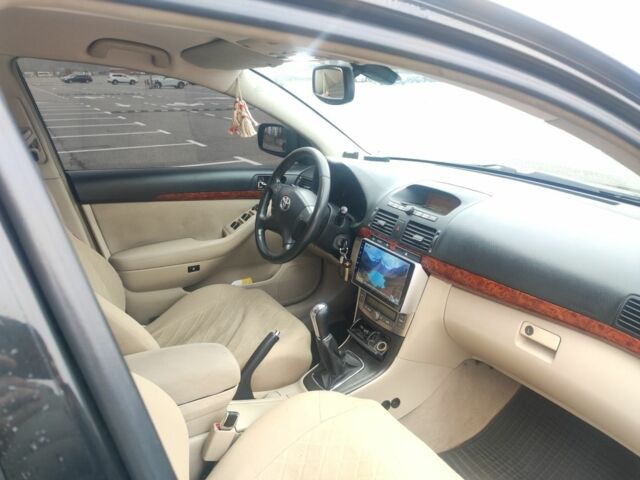 Черный Тойота Авенсис, объемом двигателя 2 л и пробегом 240 тыс. км за 5500 $, фото 3 на Automoto.ua