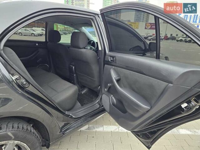 Черный Тойота Авенсис, объемом двигателя 2 л и пробегом 350 тыс. км за 4999 $, фото 26 на Automoto.ua