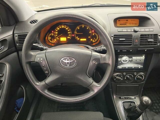 Черный Тойота Авенсис, объемом двигателя 2 л и пробегом 350 тыс. км за 4999 $, фото 16 на Automoto.ua