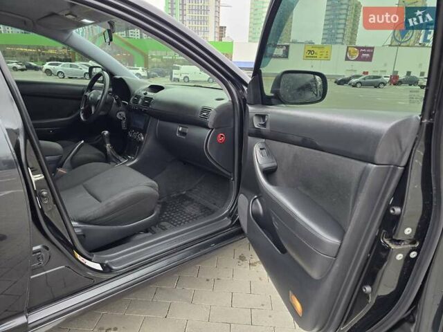 Черный Тойота Авенсис, объемом двигателя 2 л и пробегом 350 тыс. км за 4999 $, фото 25 на Automoto.ua