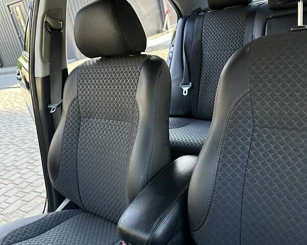 Черный Тойота Авенсис, объемом двигателя 1.79 л и пробегом 183 тыс. км за 6200 $, фото 15 на Automoto.ua