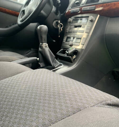 Черный Тойота Авенсис, объемом двигателя 1.8 л и пробегом 199 тыс. км за 6999 $, фото 6 на Automoto.ua