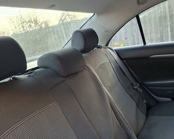 Чорний Тойота Авенсіс, об'ємом двигуна 1.79 л та пробігом 204 тис. км за 6200 $, фото 5 на Automoto.ua