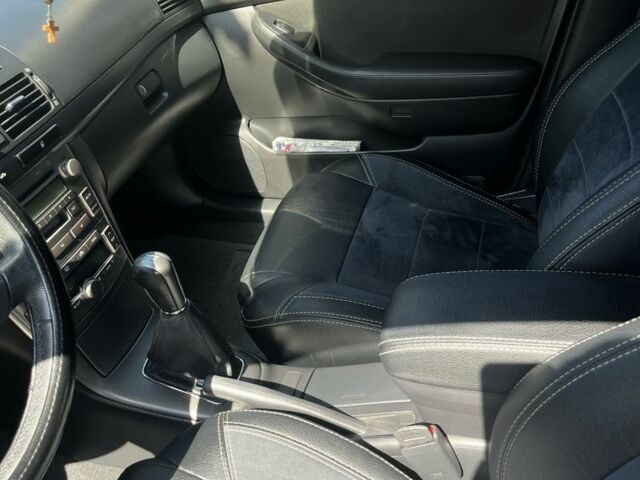 Чорний Тойота Авенсіс, об'ємом двигуна 1.8 л та пробігом 216 тис. км за 6600 $, фото 6 на Automoto.ua