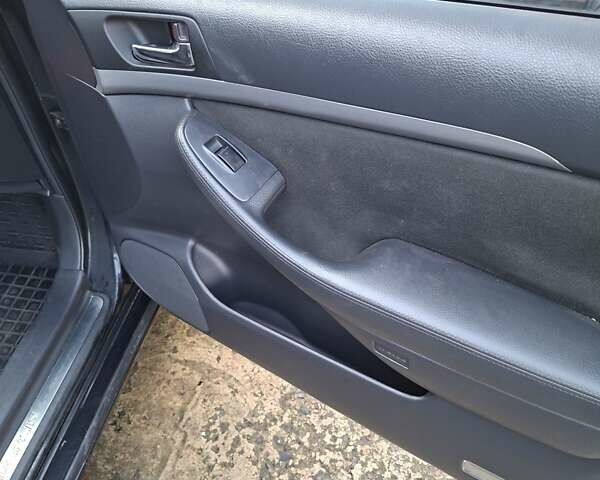 Чорний Тойота Авенсіс, об'ємом двигуна 1.79 л та пробігом 204 тис. км за 6200 $, фото 3 на Automoto.ua