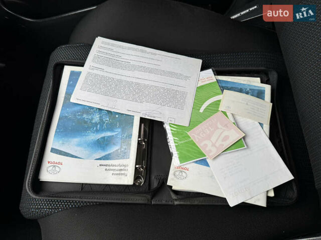 Чорний Тойота Авенсіс, об'ємом двигуна 1.79 л та пробігом 180 тис. км за 7590 $, фото 28 на Automoto.ua