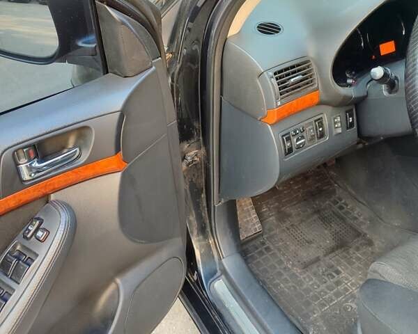 Черный Тойота Авенсис, объемом двигателя 1.8 л и пробегом 320 тыс. км за 7200 $, фото 3 на Automoto.ua