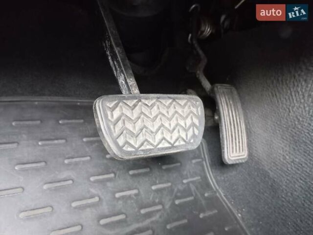 Черный Тойота Авенсис, объемом двигателя 1.79 л и пробегом 218 тыс. км за 7200 $, фото 13 на Automoto.ua