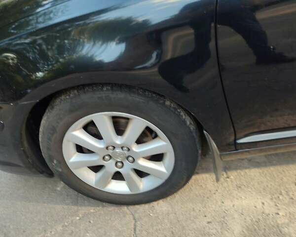 Черный Тойота Авенсис, объемом двигателя 1.8 л и пробегом 320 тыс. км за 7200 $, фото 81 на Automoto.ua
