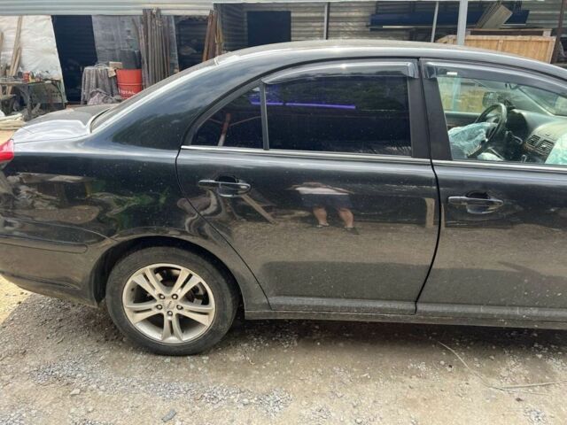 Черный Тойота Авенсис, объемом двигателя 1.8 л и пробегом 1000 тыс. км за 4000 $, фото 4 на Automoto.ua