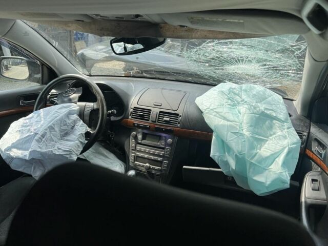 Черный Тойота Авенсис, объемом двигателя 1.8 л и пробегом 1000 тыс. км за 4000 $, фото 7 на Automoto.ua