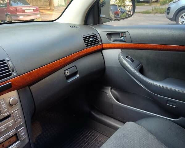 Черный Тойота Авенсис, объемом двигателя 1.8 л и пробегом 320 тыс. км за 7200 $, фото 52 на Automoto.ua