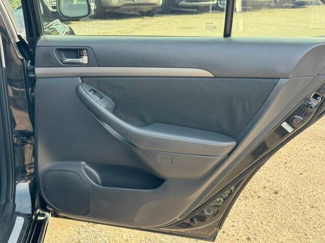 Чорний Тойота Авенсіс, об'ємом двигуна 2 л та пробігом 264 тис. км за 6780 $, фото 18 на Automoto.ua