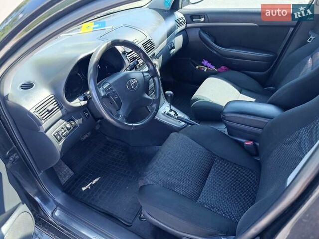 Черный Тойота Авенсис, объемом двигателя 2 л и пробегом 220 тыс. км за 6500 $, фото 6 на Automoto.ua