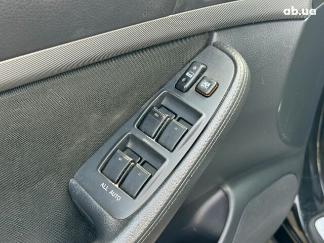 Чорний Тойота Авенсіс, об'ємом двигуна 2 л та пробігом 264 тис. км за 7190 $, фото 11 на Automoto.ua