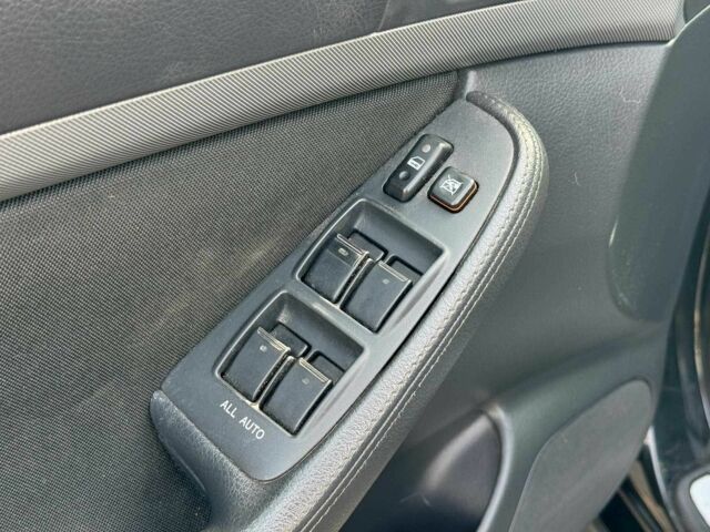 Чорний Тойота Авенсіс, об'ємом двигуна 2 л та пробігом 264 тис. км за 6780 $, фото 11 на Automoto.ua