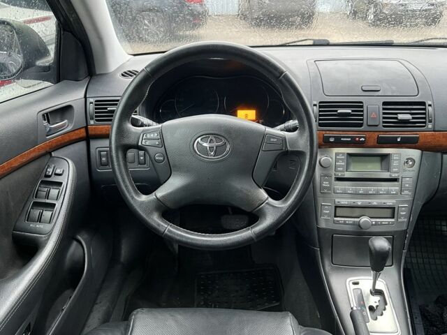 Черный Тойота Авенсис, объемом двигателя 1.8 л и пробегом 242 тыс. км за 6800 $, фото 5 на Automoto.ua