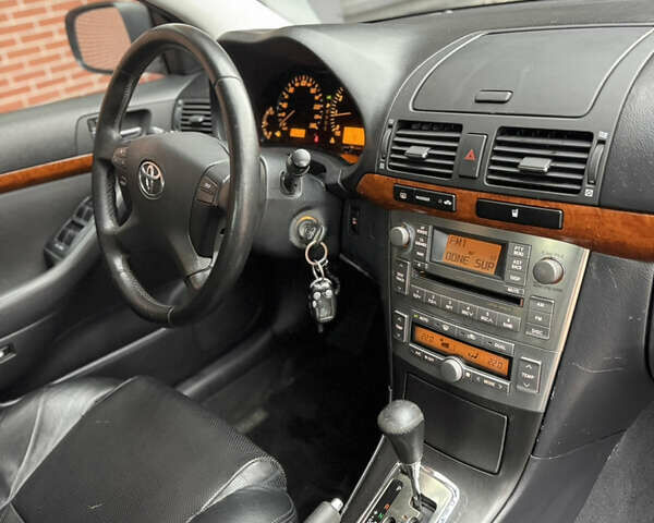 Черный Тойота Авенсис, объемом двигателя 1.79 л и пробегом 243 тыс. км за 7500 $, фото 14 на Automoto.ua