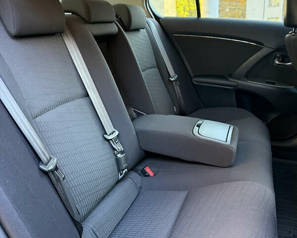 Черный Тойота Авенсис, объемом двигателя 1.8 л и пробегом 193 тыс. км за 9199 $, фото 64 на Automoto.ua