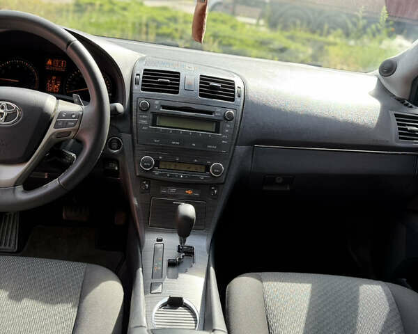 Черный Тойота Авенсис, объемом двигателя 1.99 л и пробегом 237 тыс. км за 8500 $, фото 13 на Automoto.ua