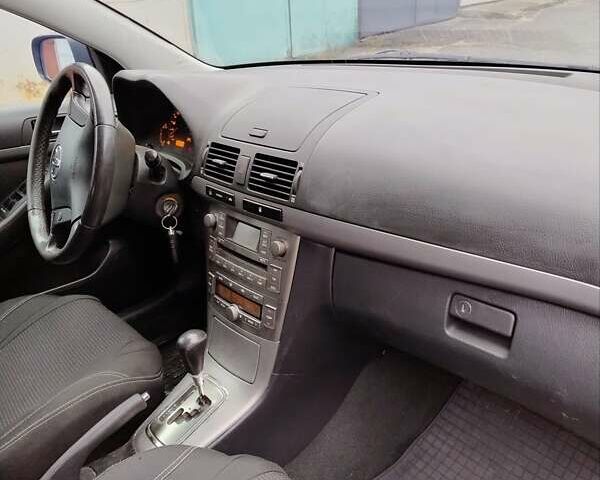 Черный Тойота Авенсис, объемом двигателя 1.8 л и пробегом 256 тыс. км за 7999 $, фото 14 на Automoto.ua