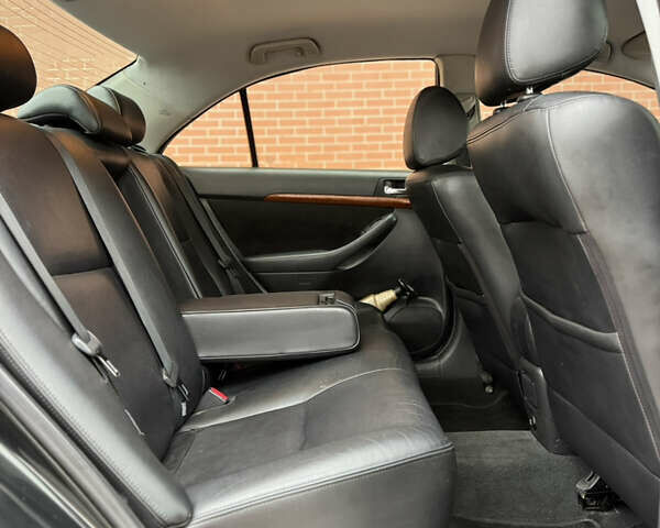 Черный Тойота Авенсис, объемом двигателя 1.79 л и пробегом 243 тыс. км за 7500 $, фото 12 на Automoto.ua