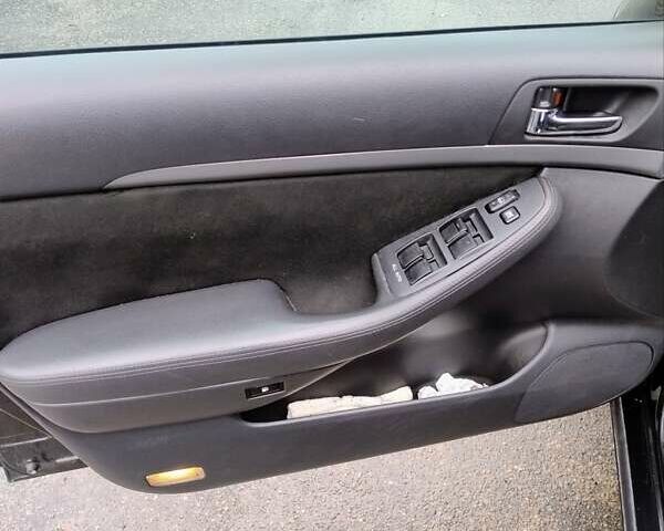 Черный Тойота Авенсис, объемом двигателя 1.8 л и пробегом 256 тыс. км за 7999 $, фото 17 на Automoto.ua