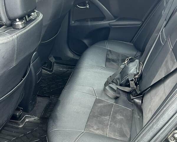 Черный Тойота Авенсис, объемом двигателя 2 л и пробегом 275 тыс. км за 8200 $, фото 12 на Automoto.ua