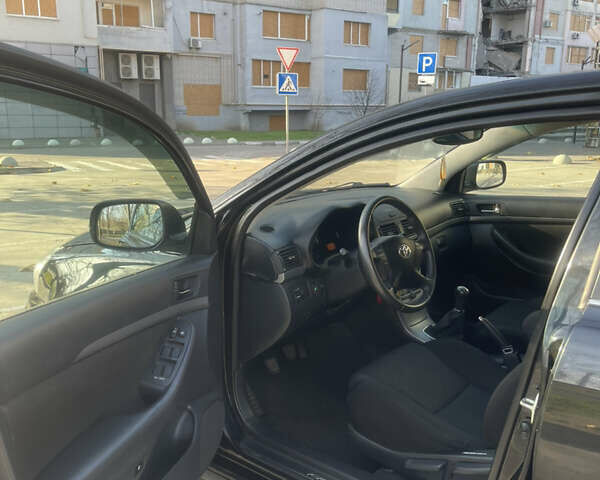 Черный Тойота Авенсис, объемом двигателя 1.79 л и пробегом 130 тыс. км за 7500 $, фото 12 на Automoto.ua