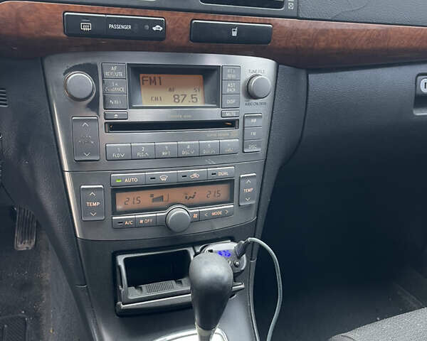 Чорний Тойота Авенсіс, об'ємом двигуна 1.8 л та пробігом 265 тис. км за 6300 $, фото 16 на Automoto.ua