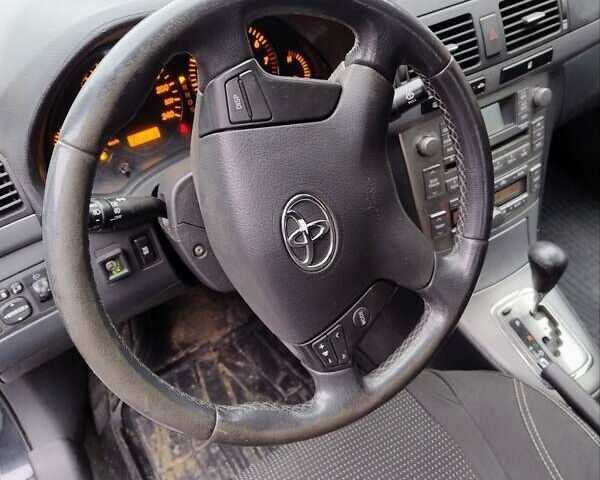 Черный Тойота Авенсис, объемом двигателя 1.8 л и пробегом 256 тыс. км за 7999 $, фото 16 на Automoto.ua