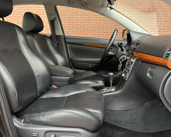 Черный Тойота Авенсис, объемом двигателя 1.79 л и пробегом 243 тыс. км за 7500 $, фото 13 на Automoto.ua