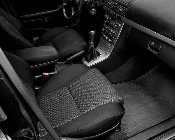 Черный Тойота Авенсис, объемом двигателя 1.8 л и пробегом 185 тыс. км за 8000 $, фото 4 на Automoto.ua