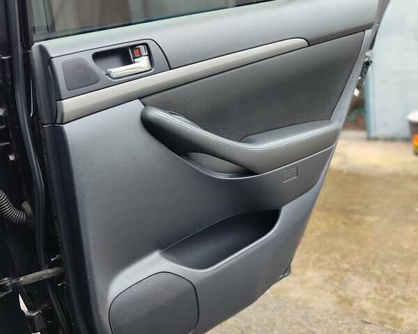 Черный Тойота Авенсис, объемом двигателя 1.8 л и пробегом 163 тыс. км за 8000 $, фото 7 на Automoto.ua