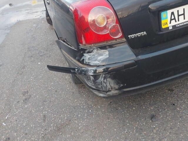 Черный Тойота Авенсис, объемом двигателя 1.8 л и пробегом 180 тыс. км за 2000 $, фото 1 на Automoto.ua