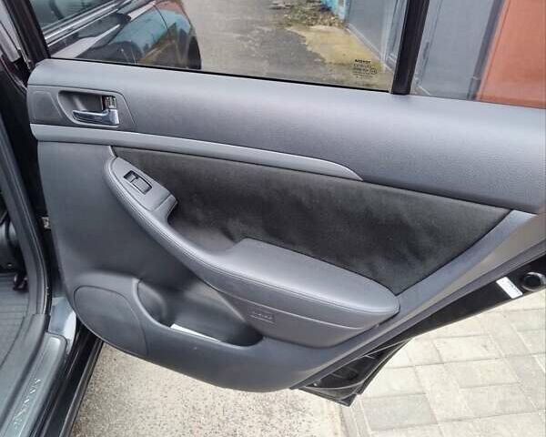 Черный Тойота Авенсис, объемом двигателя 1.8 л и пробегом 256 тыс. км за 7999 $, фото 9 на Automoto.ua