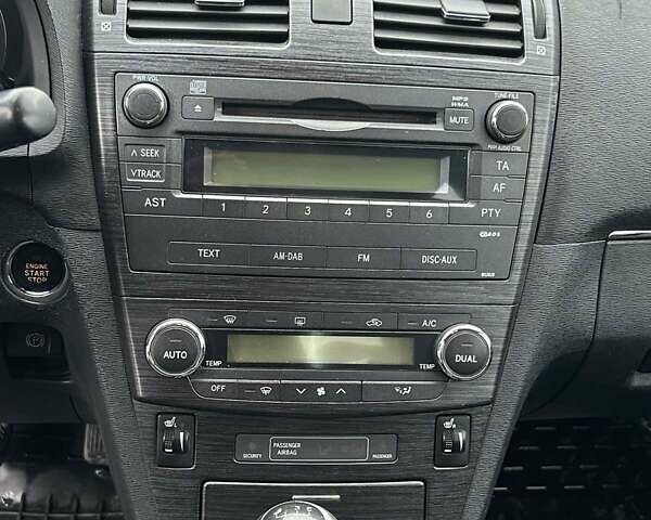 Черный Тойота Авенсис, объемом двигателя 2 л и пробегом 275 тыс. км за 8200 $, фото 5 на Automoto.ua