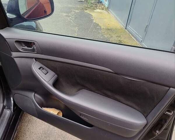 Черный Тойота Авенсис, объемом двигателя 1.8 л и пробегом 256 тыс. км за 7999 $, фото 11 на Automoto.ua