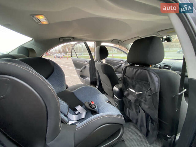 Черный Тойота Авенсис, объемом двигателя 1.8 л и пробегом 240 тыс. км за 6313 $, фото 15 на Automoto.ua