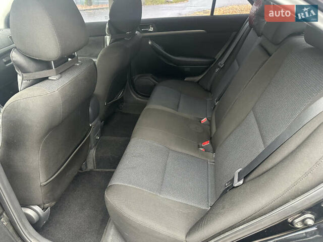 Черный Тойота Авенсис, объемом двигателя 1.79 л и пробегом 255 тыс. км за 6900 $, фото 7 на Automoto.ua