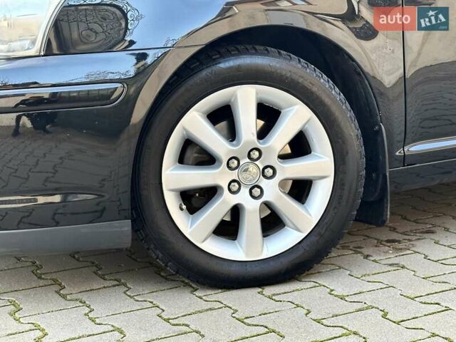 Чорний Тойота Авенсіс, об'ємом двигуна 1.8 л та пробігом 136 тис. км за 8300 $, фото 6 на Automoto.ua