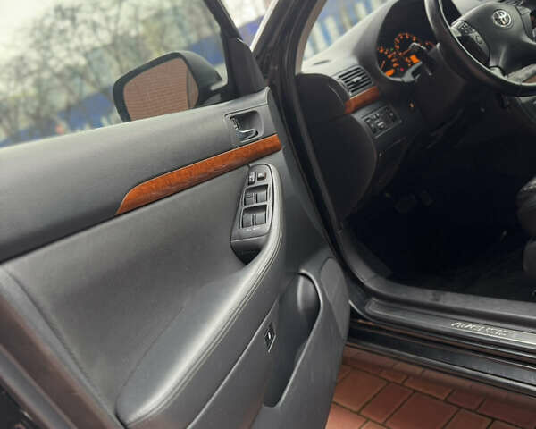 Черный Тойота Авенсис, объемом двигателя 1.79 л и пробегом 243 тыс. км за 7500 $, фото 17 на Automoto.ua