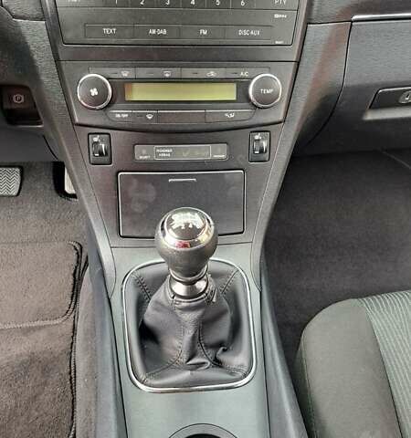 Чорний Тойота Авенсіс, об'ємом двигуна 1.6 л та пробігом 113 тис. км за 9500 $, фото 25 на Automoto.ua