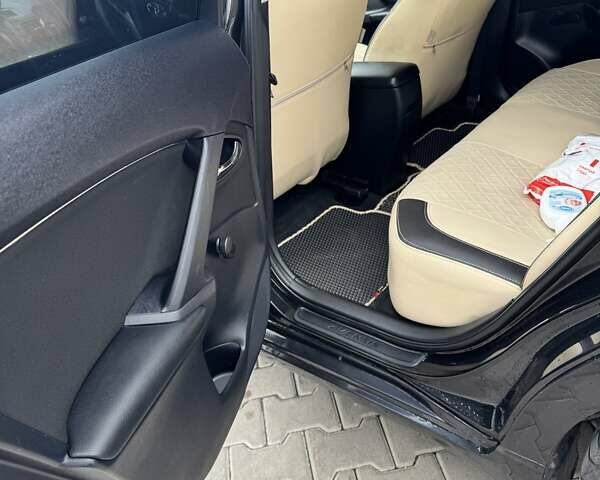 Чорний Тойота Авенсіс, об'ємом двигуна 1.6 л та пробігом 281 тис. км за 9600 $, фото 5 на Automoto.ua
