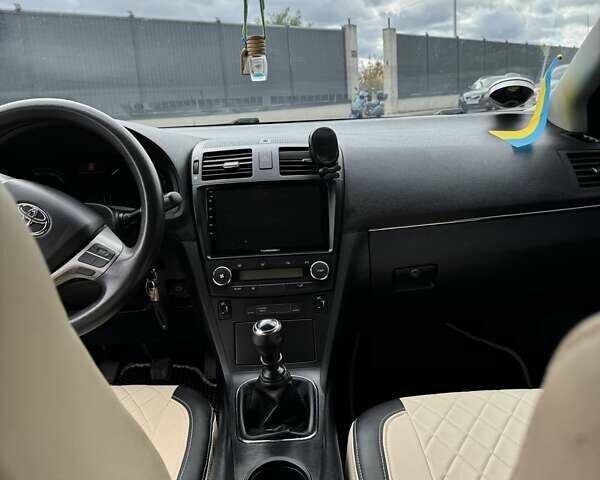 Чорний Тойота Авенсіс, об'ємом двигуна 1.6 л та пробігом 281 тис. км за 9600 $, фото 6 на Automoto.ua