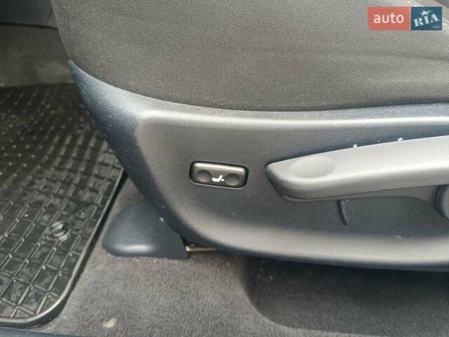 Чорний Тойота Авенсіс, об'ємом двигуна 1.8 л та пробігом 243 тис. км за 8550 $, фото 24 на Automoto.ua