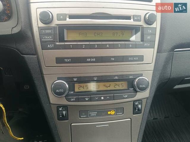 Чорний Тойота Авенсіс, об'ємом двигуна 1.8 л та пробігом 243 тис. км за 8550 $, фото 17 на Automoto.ua