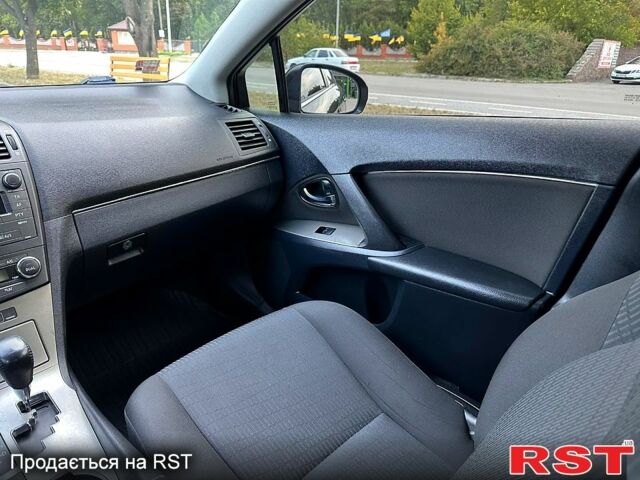Черный Тойота Авенсис, объемом двигателя 1.8 л и пробегом 175 тыс. км за 9500 $, фото 7 на Automoto.ua