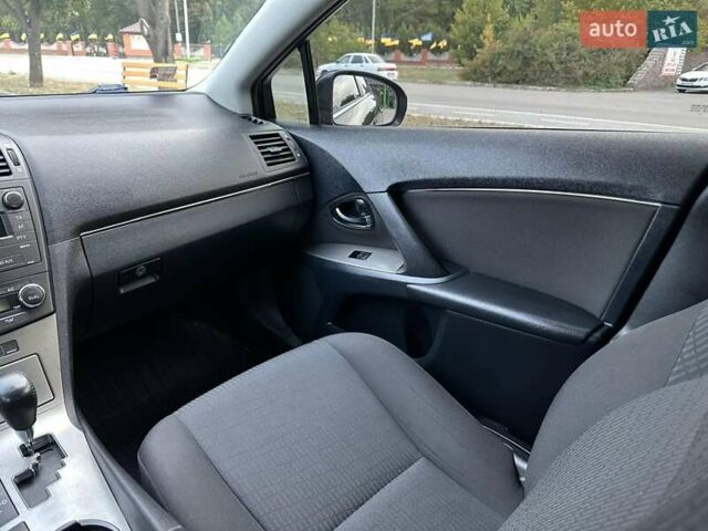 Черный Тойота Авенсис, объемом двигателя 1.8 л и пробегом 176 тыс. км за 8900 $, фото 19 на Automoto.ua