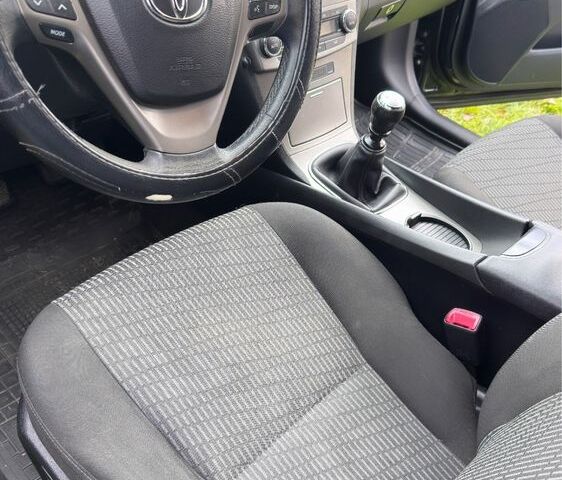 Чорний Тойота Авенсіс, об'ємом двигуна 1.8 л та пробігом 172 тис. км за 8700 $, фото 7 на Automoto.ua